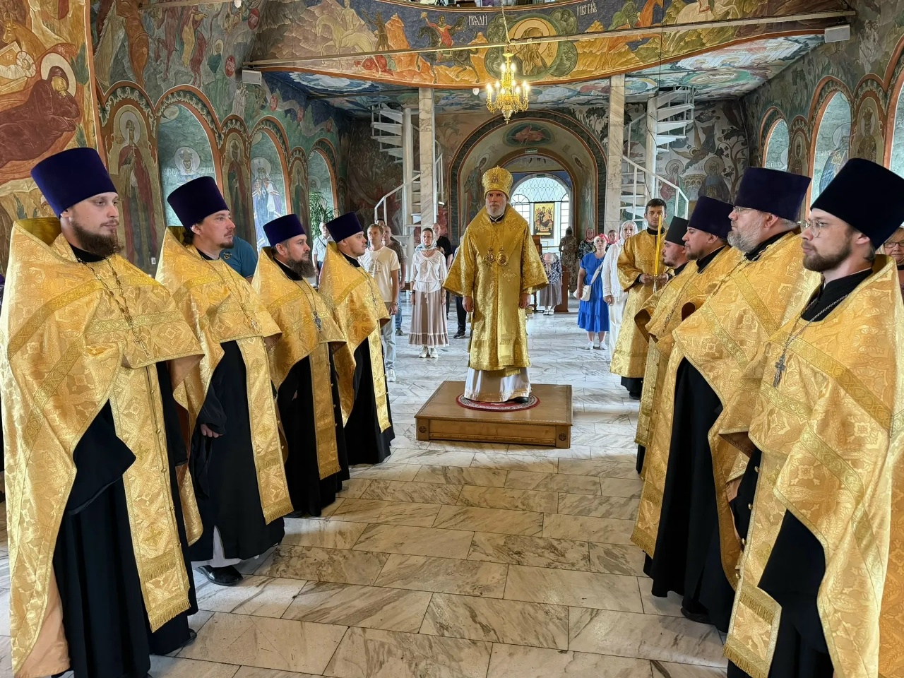 В канун Недели 5-й по Пятидесятнице епископ Новокузнецкий и Таштагольский совершил всенощное бдение в Спасо-Преображенском соборе