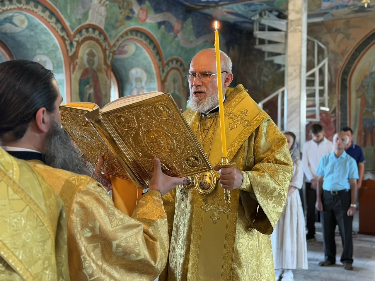 В канун Недели 6-й по Пятидесятнице епископ Новокузнецкий и Таштагольский совершил всенощное бдение в Спасо-Преображенском соборе